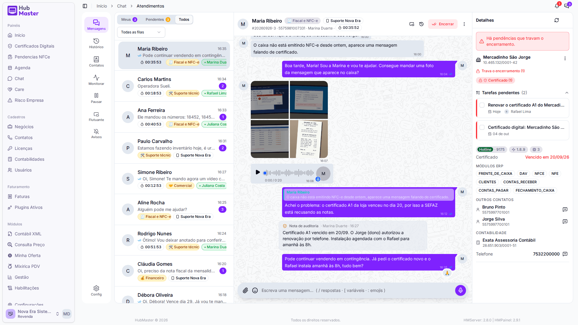 Caixa de entrada do HubChat com a conversa e o painel Detalhes do cliente